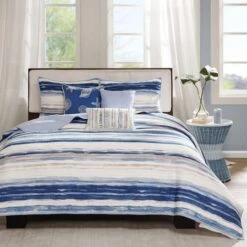 Madison Park MP13-2426 Marina 6 Piece Quilted Coverlet Set - Blue; King And California King